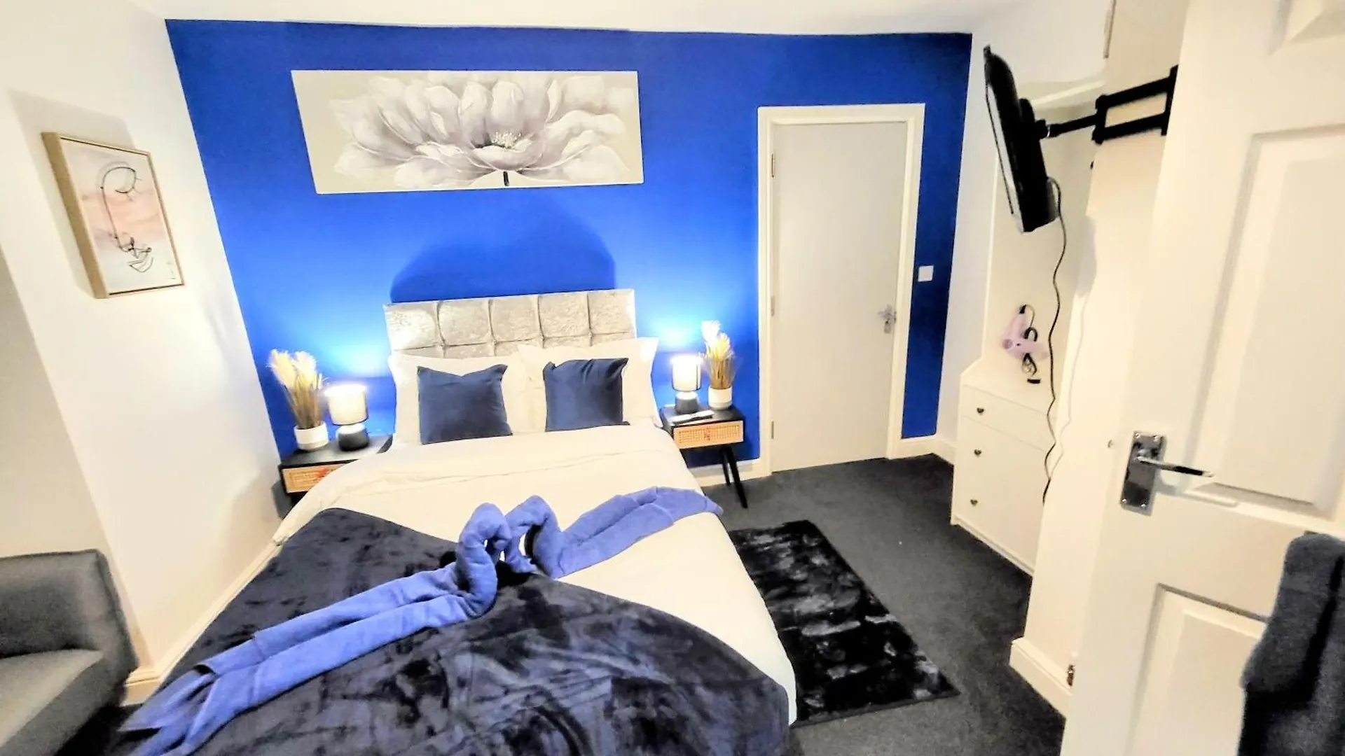 Premier Nottingham Studios - Burford Road 0*,